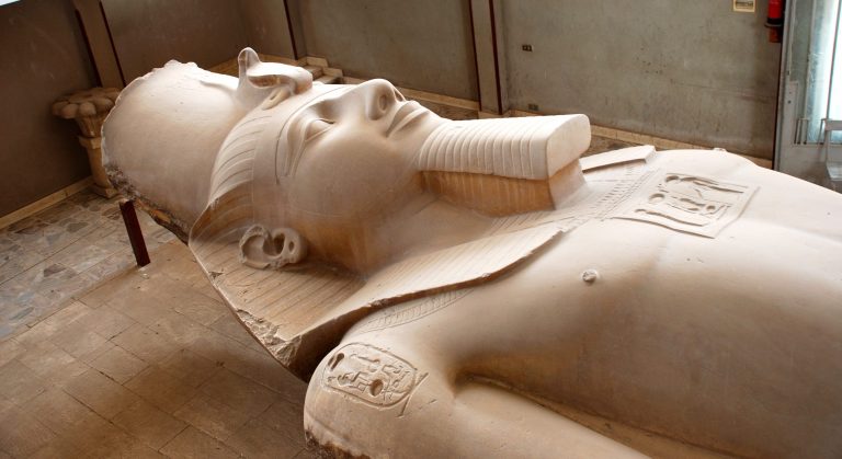 <i class='fa fa-lock' aria-hidden='true'></noscript></i>  Découverte de statues pharaoniques dans un bidonville du Caire
