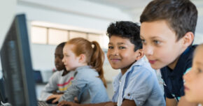 Plus de 1100 écoles reçoivent Antidote pour Noël (Groupe CNW/Druide Informatique Inc.)